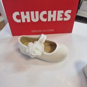 Mercedita lino detalle flor color blanco marca Chuches