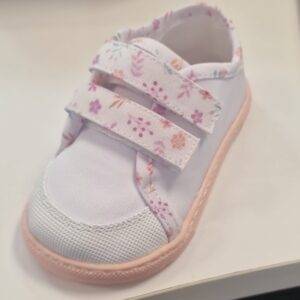 Deportiva Eli blanca detalles flores Titanitos barefoot