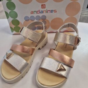 Sandalia 261487-2 MARSELLA PLATA/NUDE/CAVA Estilo y Confort en Cada Paso