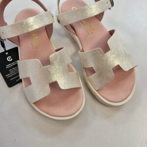 Sandalias blancas con tonos dorados metalizadas COSH301096