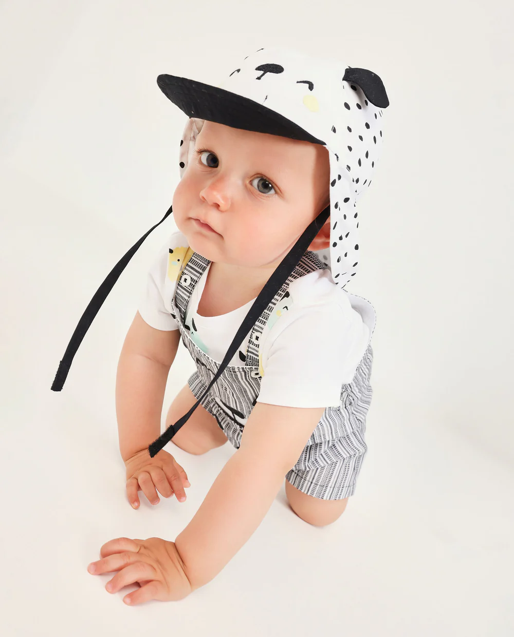 Gorro bebe nino Tuc Tuc perrito blanco negro orejas relieve cintas
