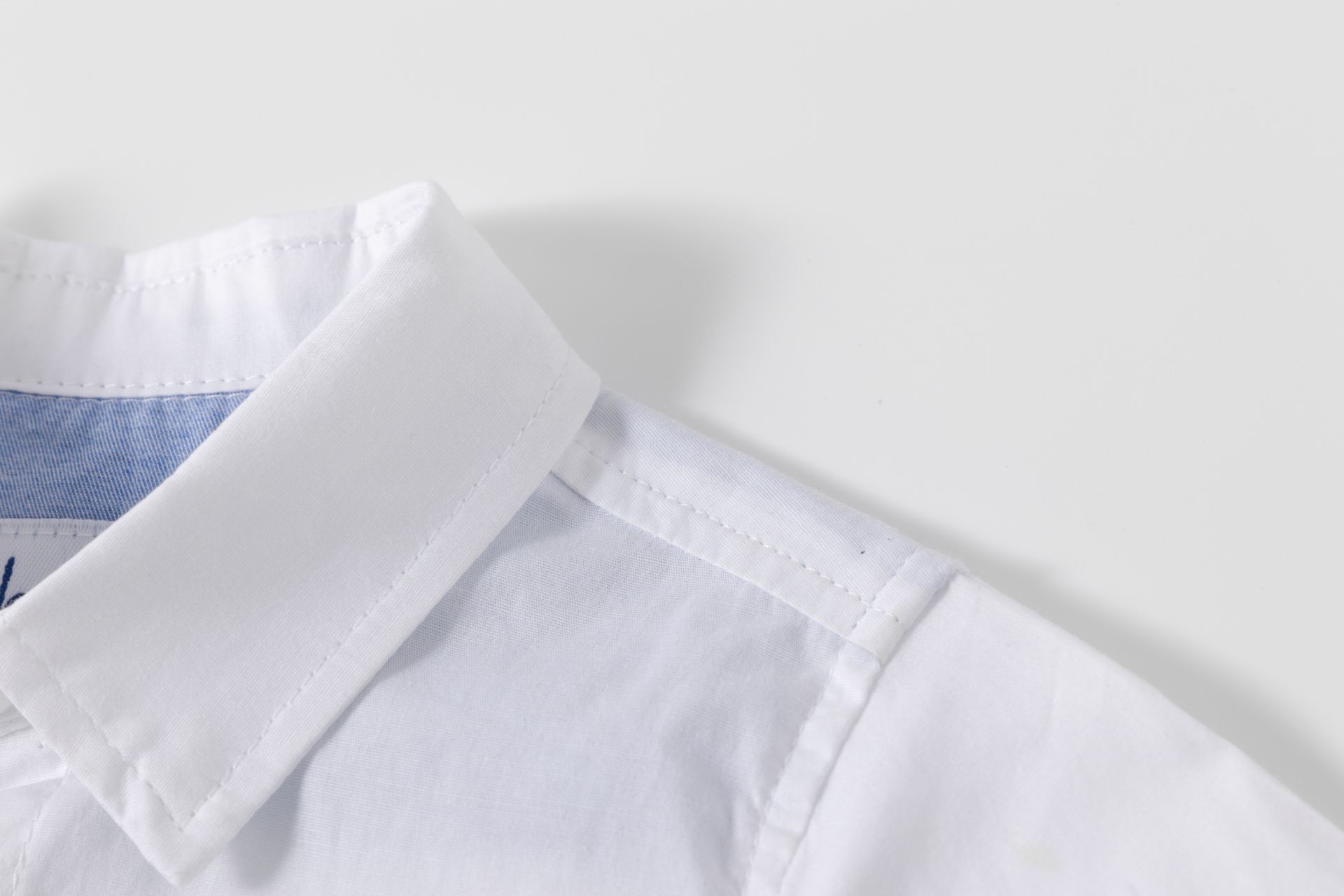Camisa bebé niño manga larga blanca cuello picos bordado al tono delantero logo M&S trabilla manga algodón elastano