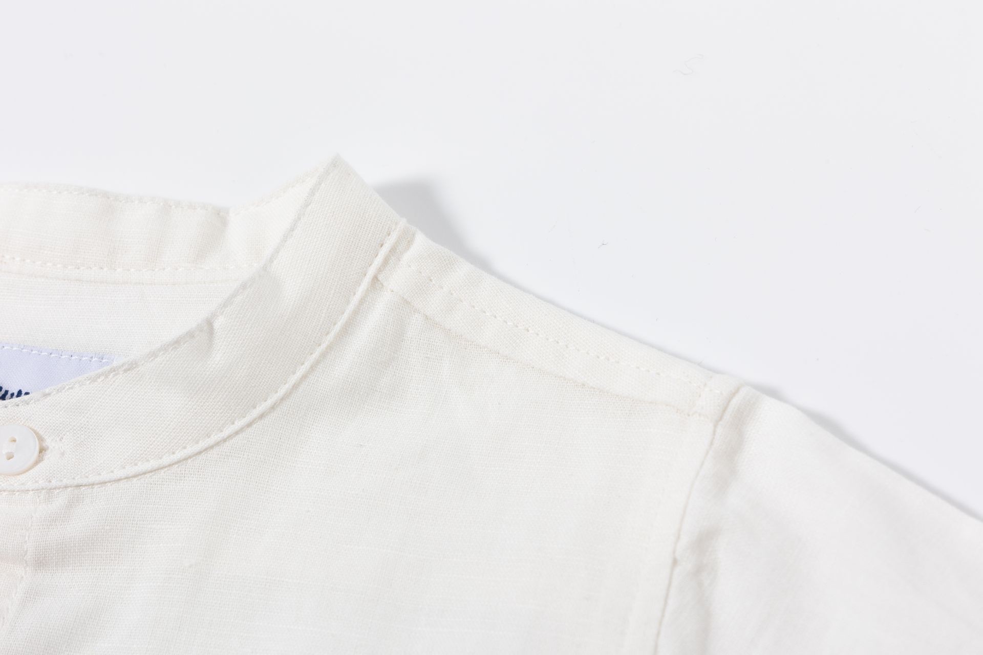 Camisa niño manga larga blanco roto cuello Mao bordado al tono delantero trabilla manga