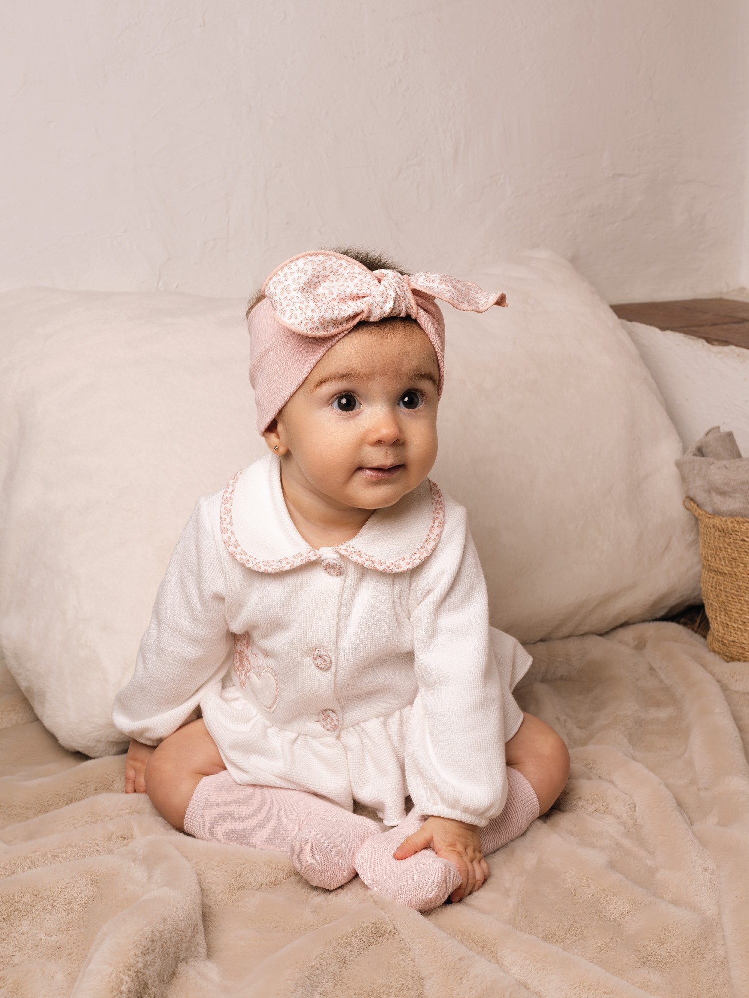 Conjunto bebe nina Calamaro chaqueta blanca punto cuello volante bordado flores corazon braguita rosa algodon
