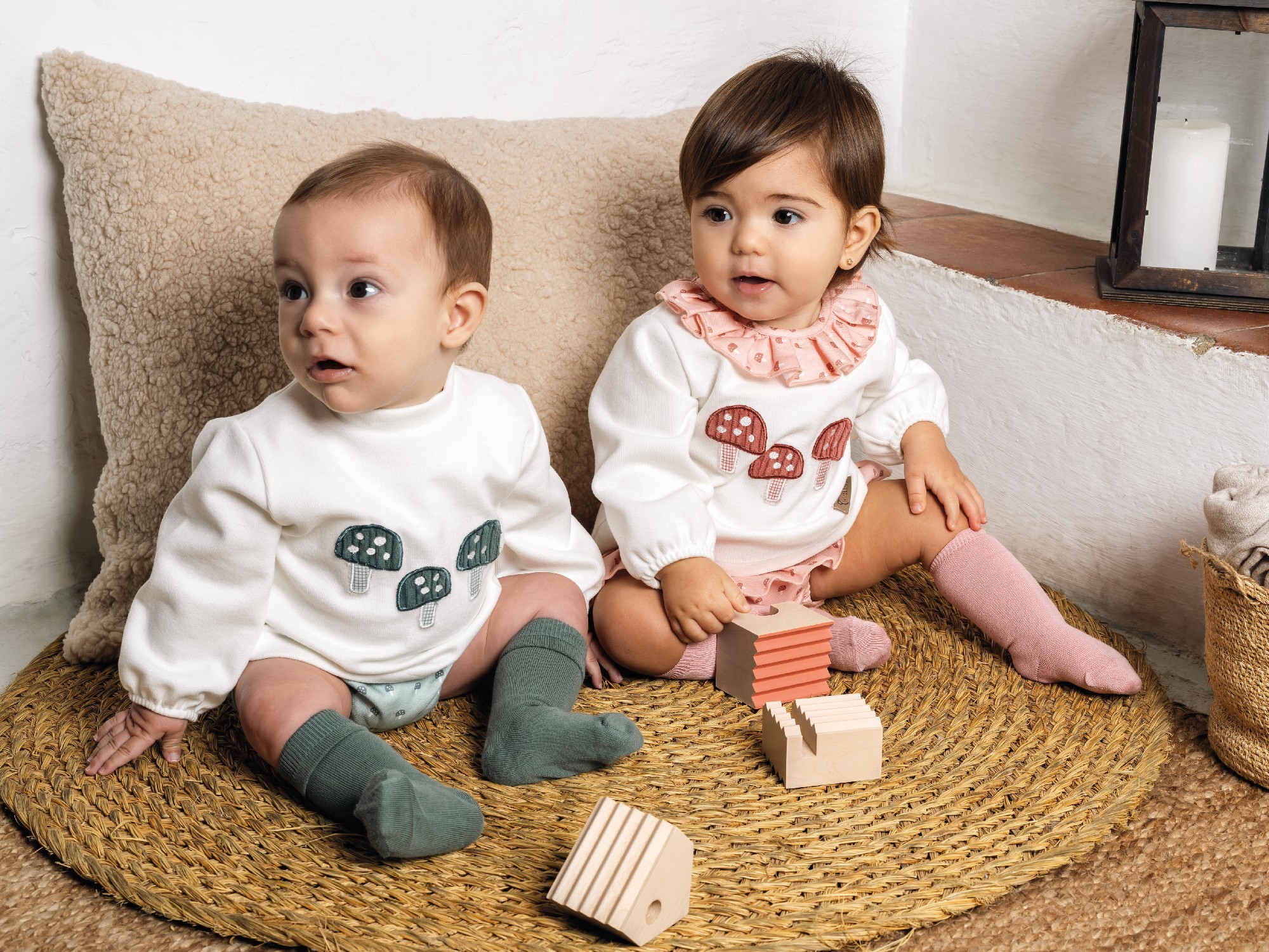 Conjunto bebe Calamaro blusa blanca cuello volante rosa setas bordadas braguita rosa estampado setas algodon 3 meses