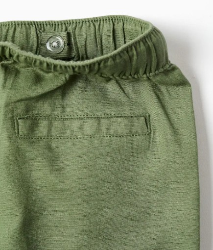 Pantalón niño lino verde cintura elástica cordón ajustable bolsillos laterales bolsillo trasero ojal Zippy