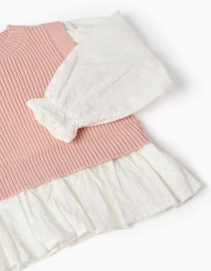 Conjunto niña chaleco punto rosa empolvado blusa blanca broderie mangas largas puños elásticos volante bajo volante fruncido