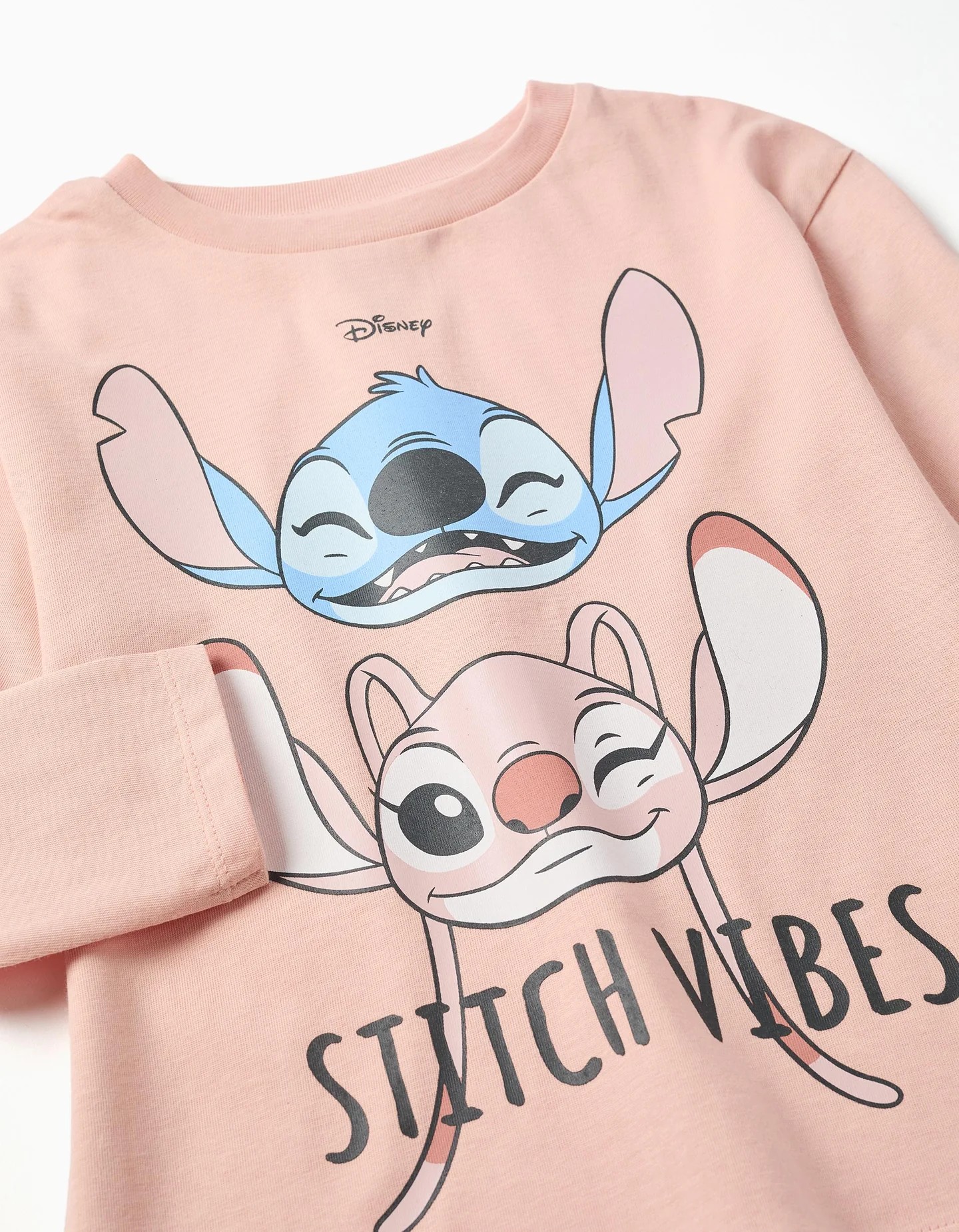Camiseta niña manga larga rosa claro 100% algodón estampado Stitch Angel STITCH VIBES hombros caídos cuello acanalado etiqueta interior estampada