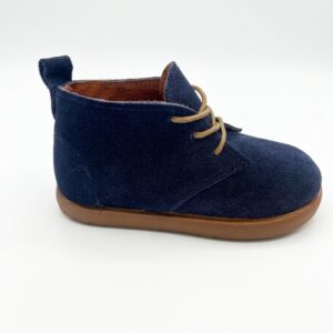 Bota bebé serraje azul marino estilo blucher cordones camel marrón claro suela fina flexible marrón claro estrellas antideslizante . botas niño mayor. botas niño elegantes