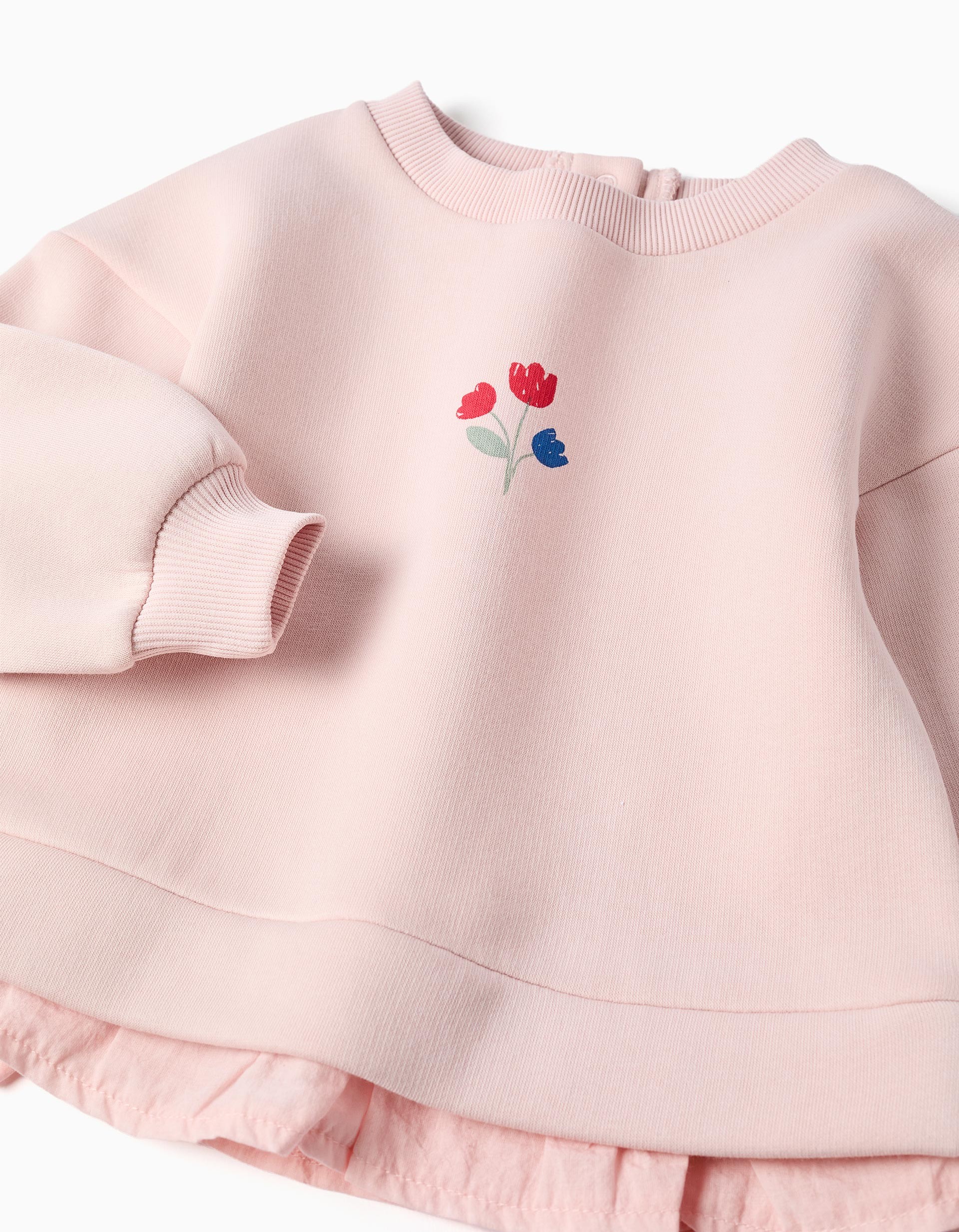 Sudadera bebé niña rosa empolvado rosa claro cuello redondo bordado tres flores rojas azules volante bajo acanalado botones presión espalda mangas largas abullonadas puños acanalados Zippy