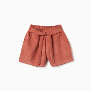 Shorts niña pana fina teja terracota cintura elástica paperbag lazo decorativo bolsillos laterales botón interior ajustable