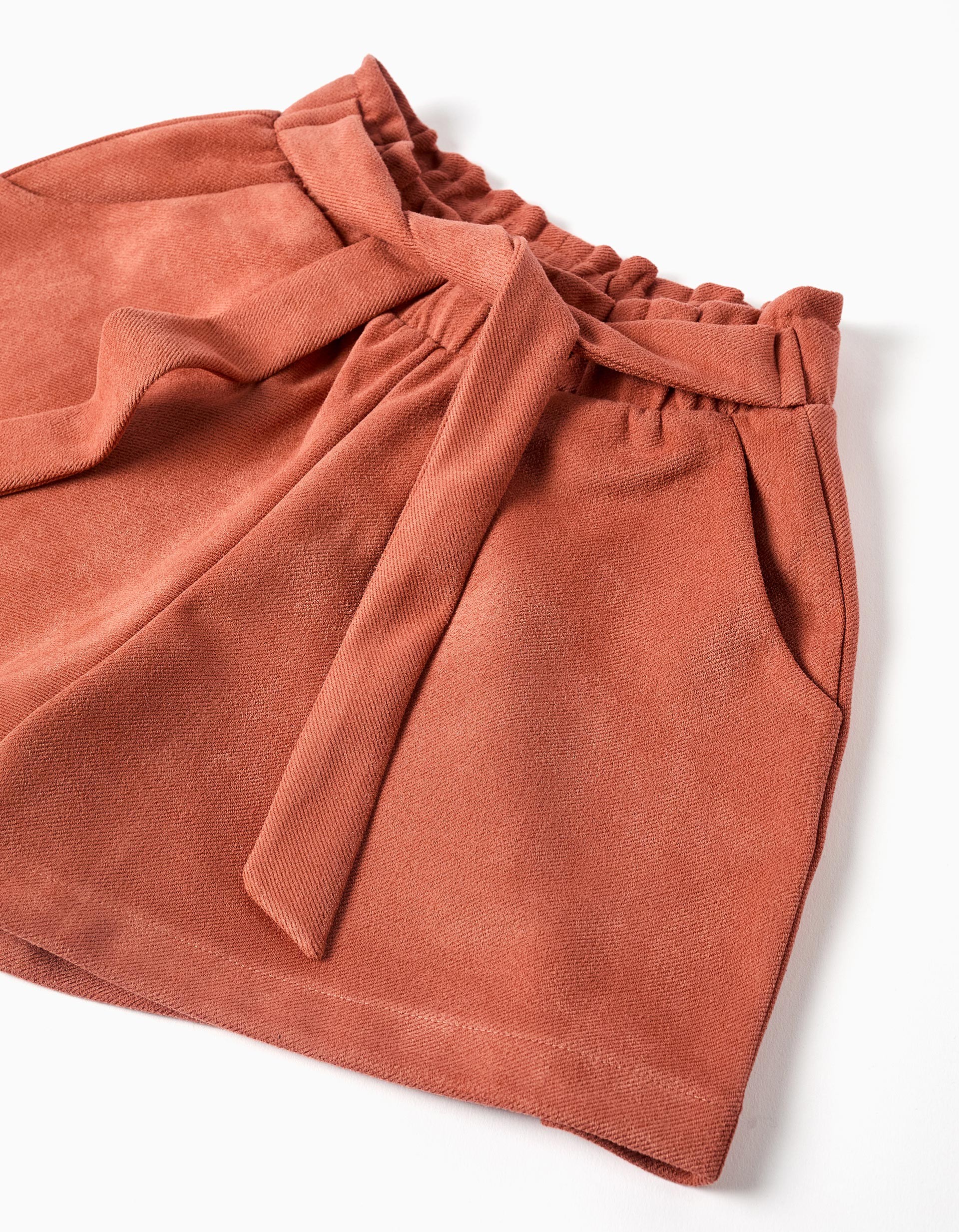 Shorts niña pana fina teja terracota cintura elástica paperbag lazo decorativo bolsillos laterales botón interior ajustable