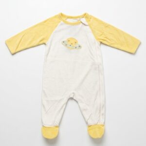 Pelele pijama bebé niño planeta amarillo blanco roto manga larga cremallera lateral aplique bordado coralina