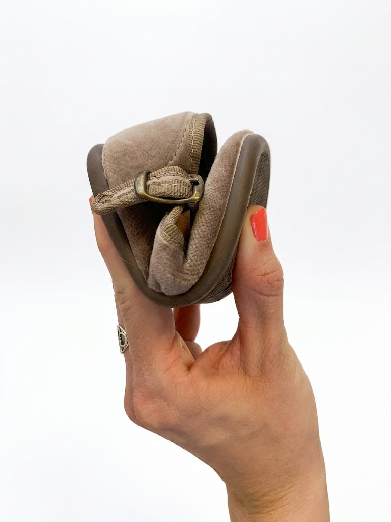 Merceditas niña Chuches terciopelo taupe cierre hebilla suela flexible cómodas elegantes