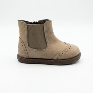 Bota Chuches taupe topo marrón grisáceo serraje microfibra picados brogue cremallera lateral elástico suela fina flexible interior marrón oscuro plantilla logo Chuches suela goma marrón oscuro estrellas antideslizante talla 20 al 34