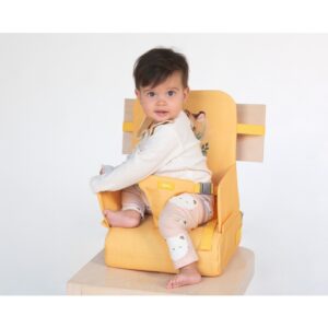 Asiento elevador viaje bebé Kiokids tigre amarillo mostaza portátil plegable arnés seguridad 3 puntos correas sujeción silla compartimentos almacenamiento asa transporte poliéster lavable 6-36 meses máximo 15kg 3 años caja regalo