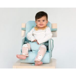 Asiento elevador viaje bebé Kiokids ardilla verde menta azul claro portátil plegable arnés seguridad 3 puntos correas sujeción silla compartimentos almacenamiento asa transporte 6-36 meses caja regalo