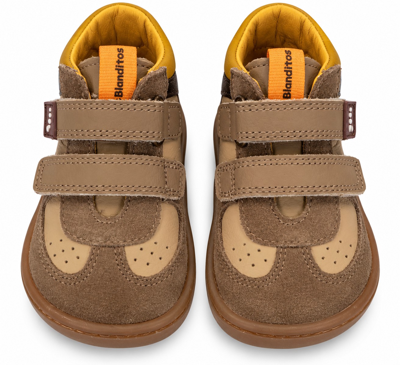Zapatillas barefoot Blanditos bebé niño niña marrones tonos tierra serraje piel lisa doble velcro beige claro detalle puntos amarillo mostaza interior cuello tirador trasero suela goma flexible marrón puntera ancha orificios decorativos zero drop talla 16.