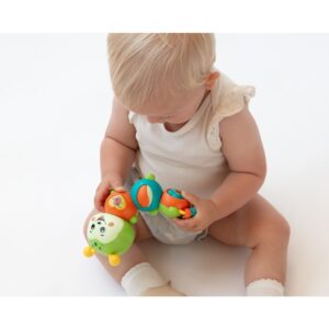 Gusanito musical bebé Kiokids juguete interactivo oruga verde naranja azul turquesa 18 melodías luz sonido cuerpo giratorio crack anillas juegos estimulación +6 meses plástico ABS TPR pilas AAA 14x13cm caja regalo 20x20x8cm