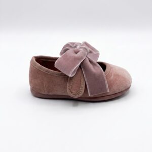 Merceditas niña Chuches terciopelo nude, rosa lazo extraíble velcro cierre empeine interior cuero ecológico suela fina flexible antideslizante