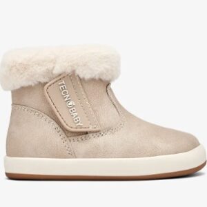 Botas barefoot bebé TECNOBABY by Conguitos pelo beige claro arena acabado suave ante nobuk sintético borde pelo sintético crema blanco roto cierre velcro lateral logo TECNOBABY relieve interior forro pelo sintético suela flexible goma caramelo marrón claro banda lateral blanco roto zero drop puntera ancha plantilla extraíble costuras decorativas