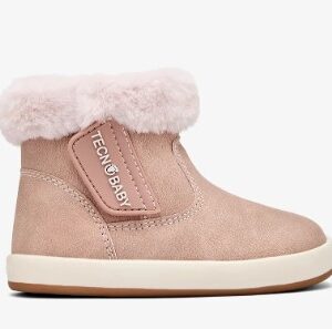 Botas barefoot bebé TECNOBABY by Conguitos pelo rosa empolvado rosa claro acabado suave ante nobuk sintético borde pelo sintético rosa más claro cierre velcro lateral logo TECNOBABY relieve interior forro pelo sintético suela flexible goma caramelo marrón claro banda lateral blanco roto zero drop puntera ancha plantilla extraíble costuras decorativas