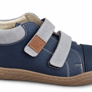 Botin barefoot azul marino gris claro marrón claro caramelo piel material sintético serraje ante sintético doble velcro cuello acolchado suela ultra flexible goma zero drop puntera ancha plantilla extraíble tirador trasero costuras blancas detalle piel marrón MADE IN SPAIN
