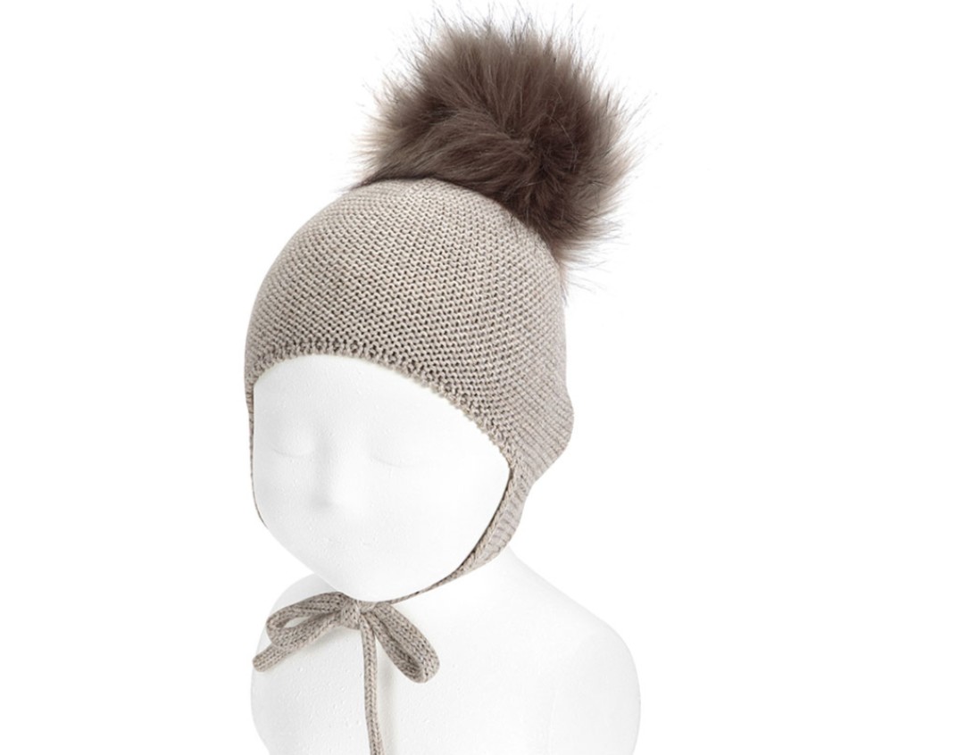 GORRO MEZCLA MERINO CON OREJERAS Y BORLA DE PELO TURRON