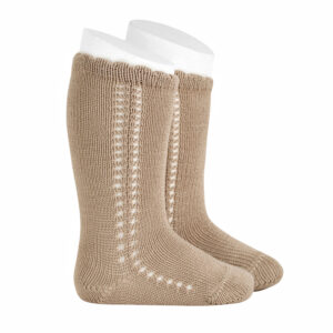 Calcetines altos calados marron quinoa Cóndor calado borde festoneado algodón suave elástico altos hasta rodilla fabricados España