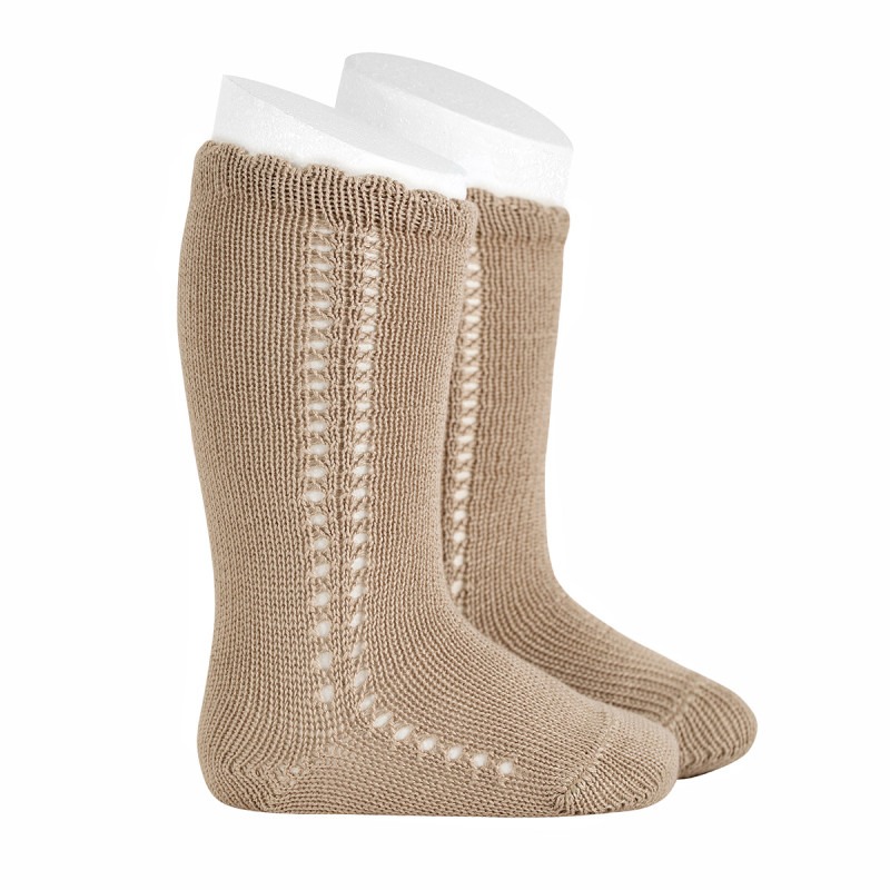 Calcetines altos calados marron quinoa Cóndor calado borde festoneado algodón suave elástico altos hasta rodilla fabricados España